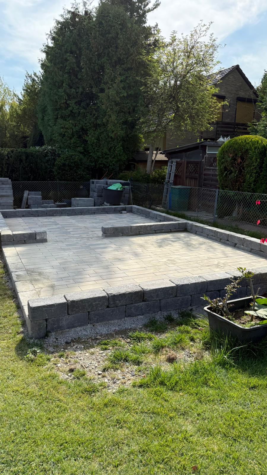 Terrassenfundament aus Betonsteinen