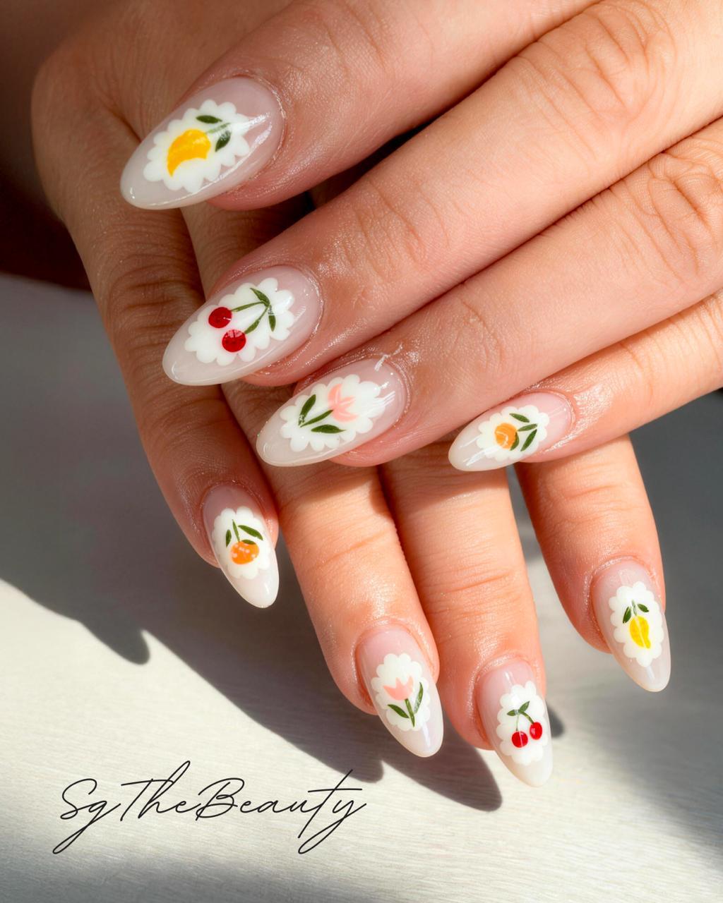 Floral daisy nails