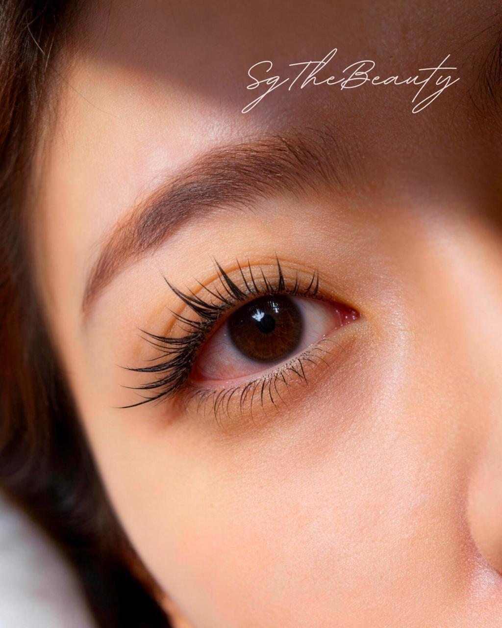Wispy lashes